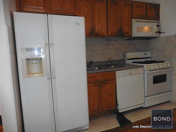 4th image of 215 W 80th St APT D3