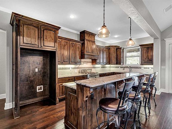 4th image of 18854 Spanish Oak Ct