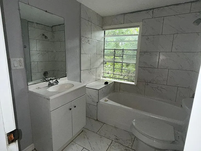 3012 Live Oak St — Photo 7