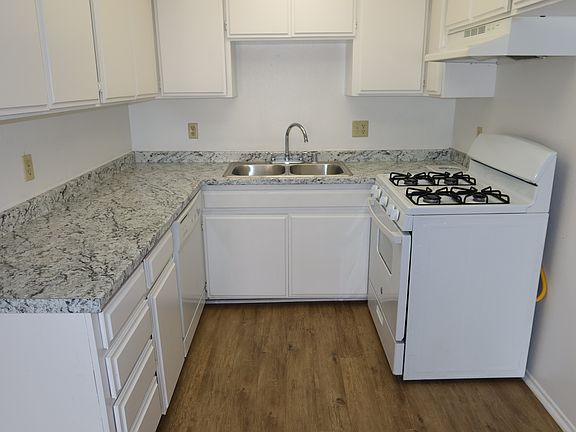 5th image of 10753 Lawler St #11