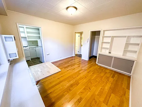 Regis Apartments Photo 1