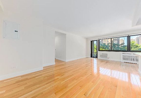 3rd image of 120 W 97th St APT 4M
