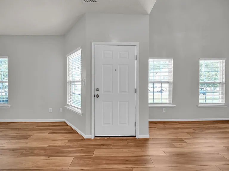 408 Holmes Blvd — Photo 5