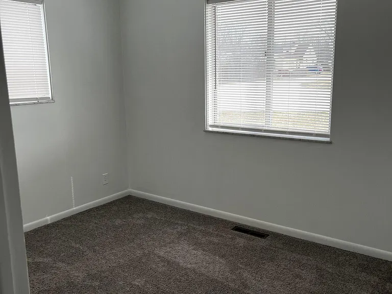 2111 Avalon Cir #2111 — Photo 10