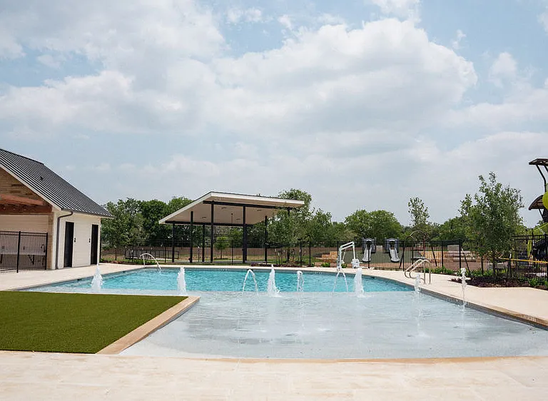 Dwelling at New Braunfels — Photo 92