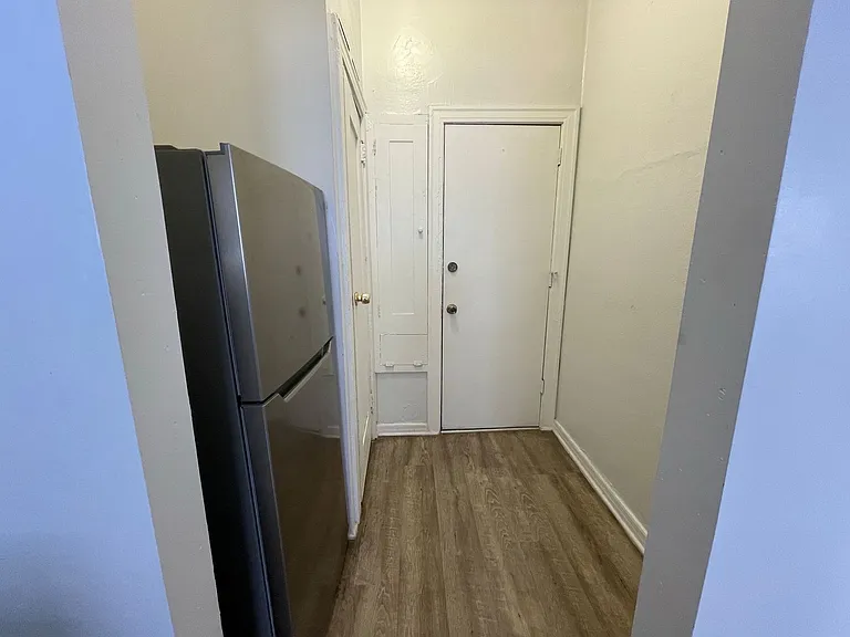 258 S Kenmore Ave — Photo 11