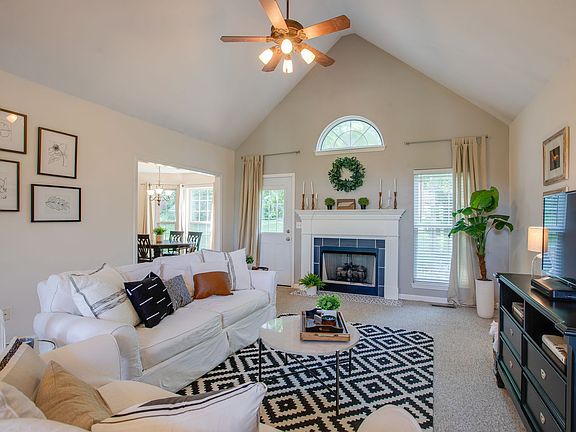 4th image of 3707 Henricks Hill Dr