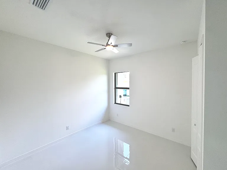 4210 NW 24th Ter — Photo 15