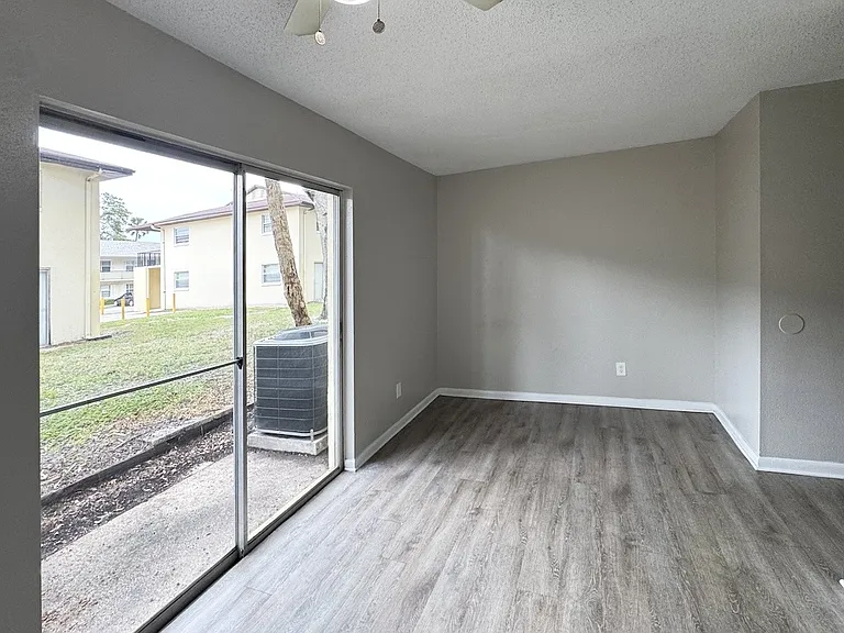 Ridge Apartments — Photo 16