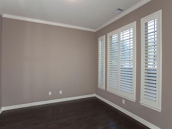 5th image of 23 Clare Point Dr