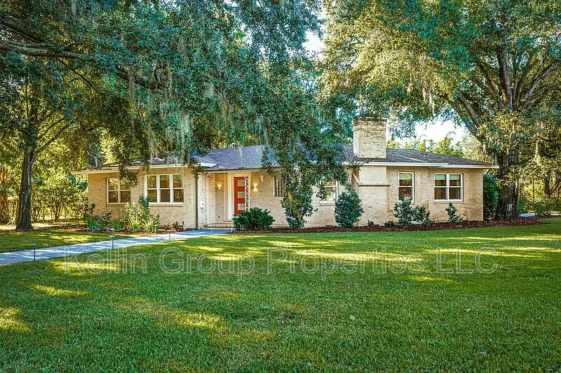 3 bed, 2.0 bath, 2403 sqft, $3,495 — Photo 3