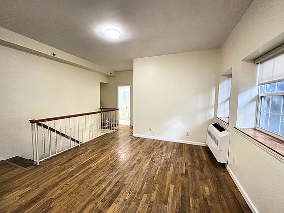4th image of 2582 37th St #1A