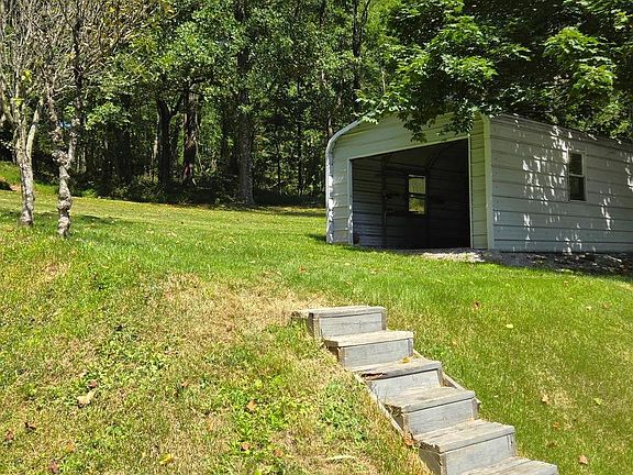 5th image of 15215 Charmian Rd