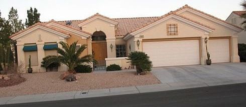 Private Corner Lot