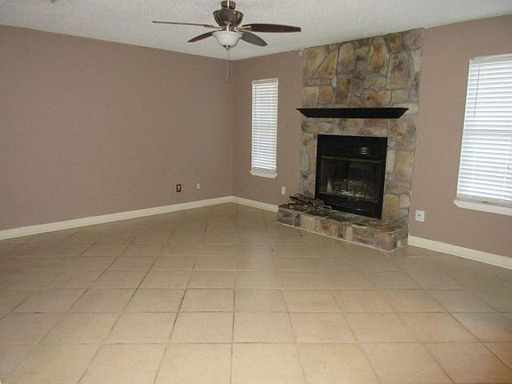 4th image of 2783 Christine St