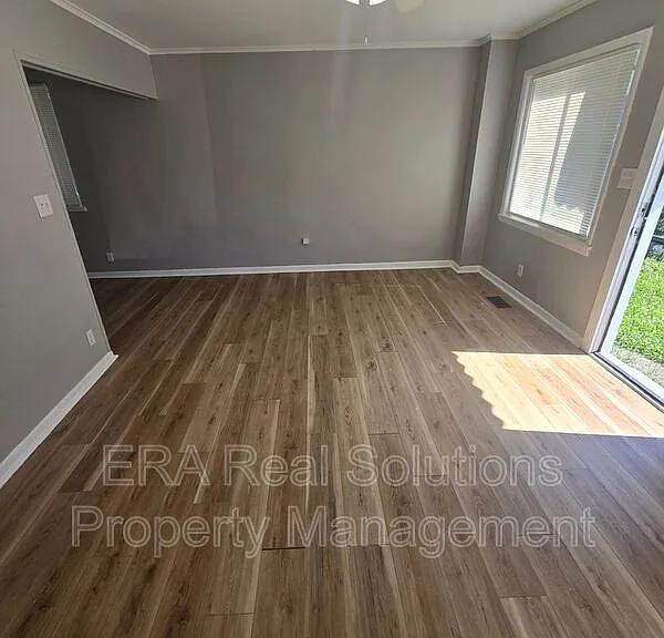 361 S Harris Ave #A — Photo 4