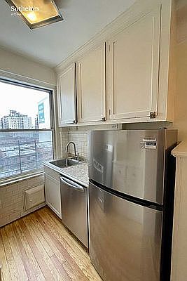 5th image of 139 W 82nd St #8F