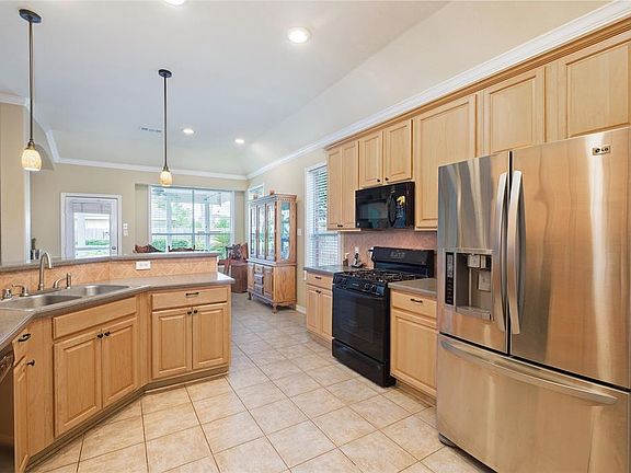 3rd image of 17210 Pecan Acres Dr