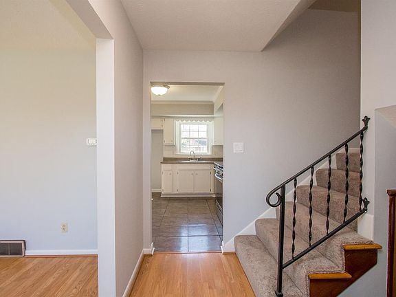 3rd image of 512 Cricklewood Dr
