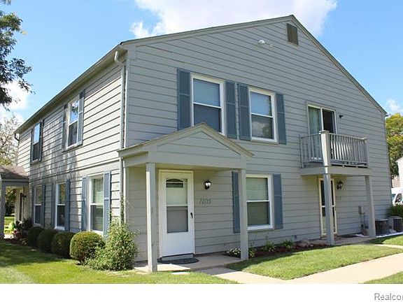 3rd image of 2735 Fox Hollow Ct