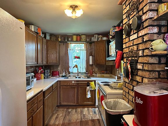 5th image of 421 Cary Rd