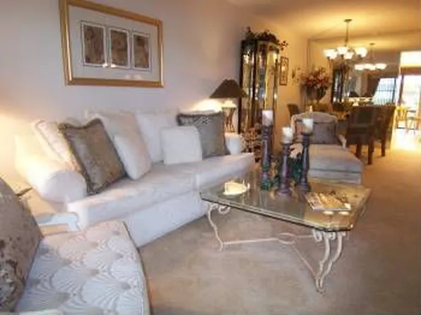 5080 Locust St NE APT 133, Saint Petersburg, FL 33703