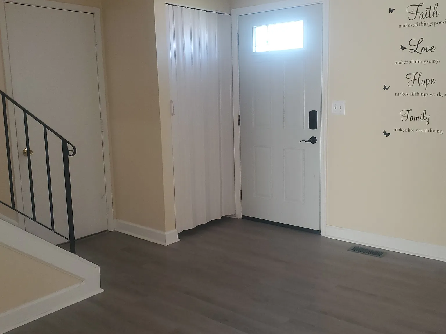 3 bed, 1.5 bath, 1232 sqft, $1,800 — Photo 3
