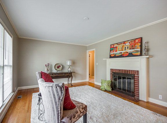 3rd image of 415 E Green St