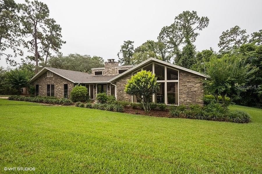 1st image of 207 W Sweetwater Creek Dr