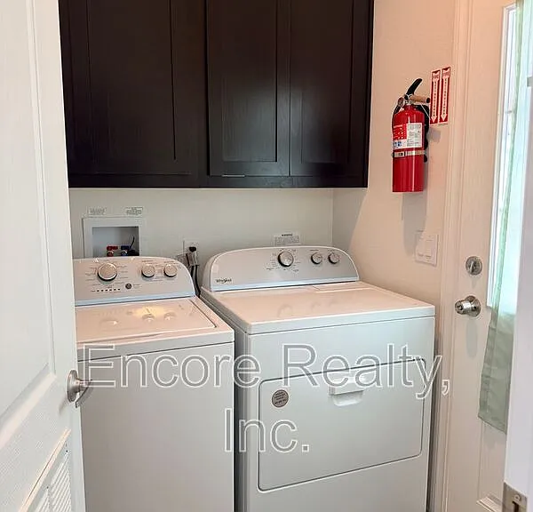 1061.5 E Bradley Ave — Photo 10