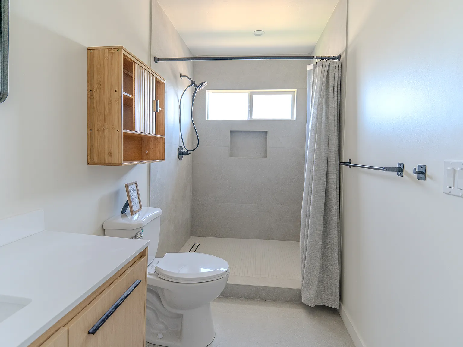 3 bed, 950 sqft, $4,500 — Photo 2
