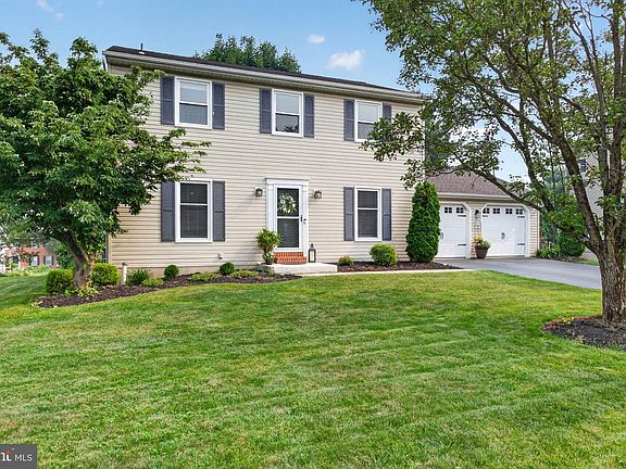2nd image of 432 White Rose Ln