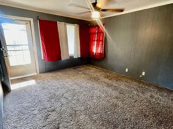4th image of 1009 N Pine St