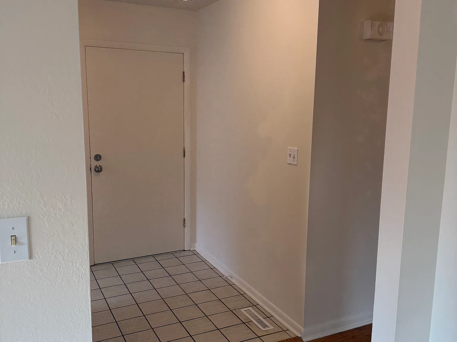2 bed, 999 sqft, $1,600 — Photo 4