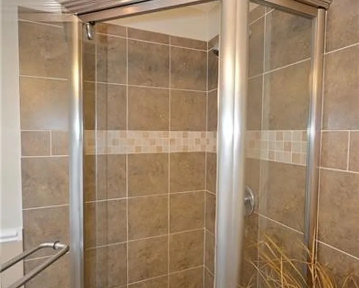 2112 Saranac Ave — Photo 17