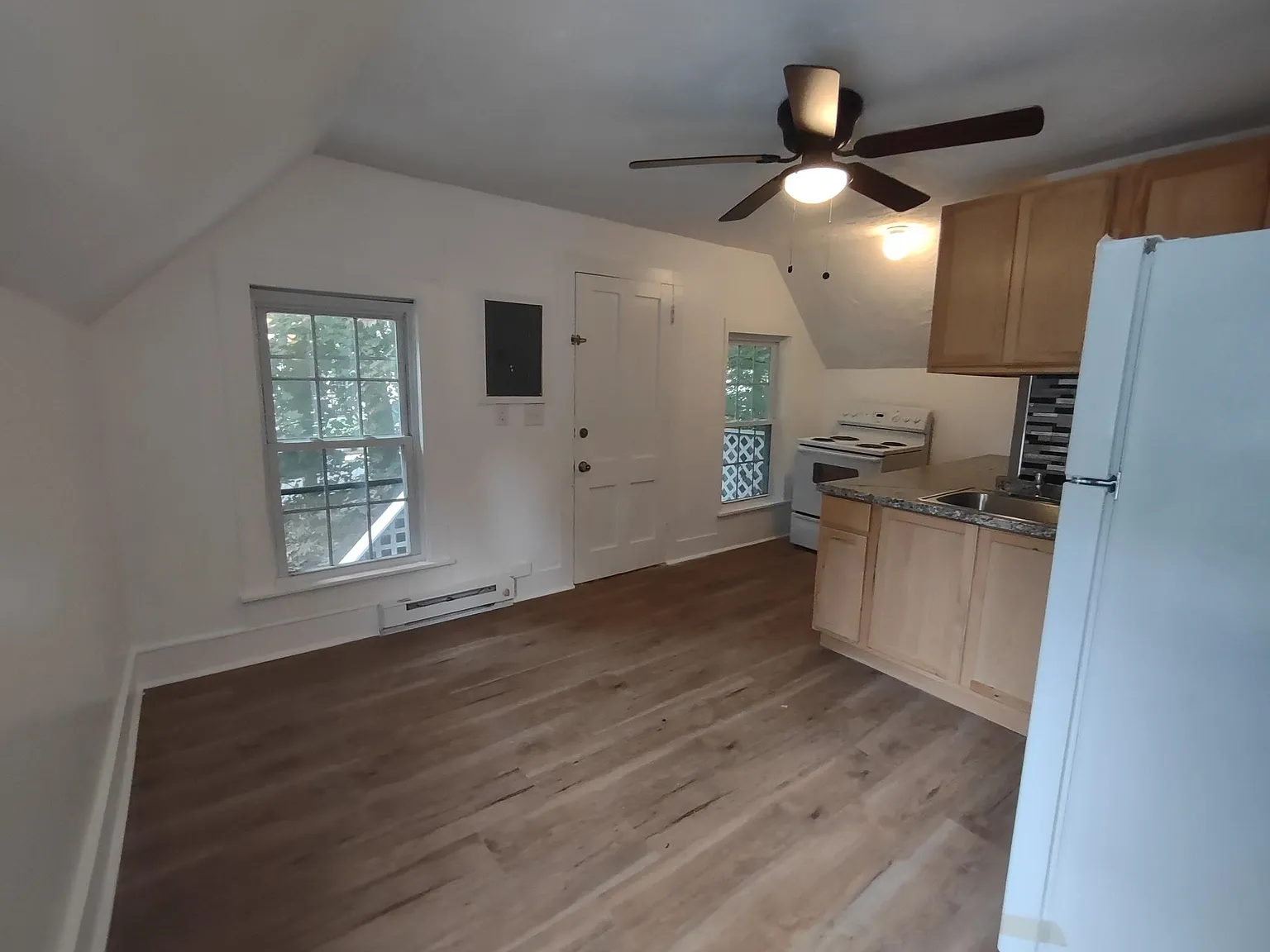 2 bed, 1.0 bath, 1693 sqft, $1,700 — Photo 2