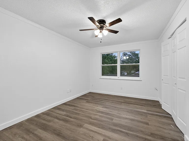 321 SE Blvd N #2 — Photo 10