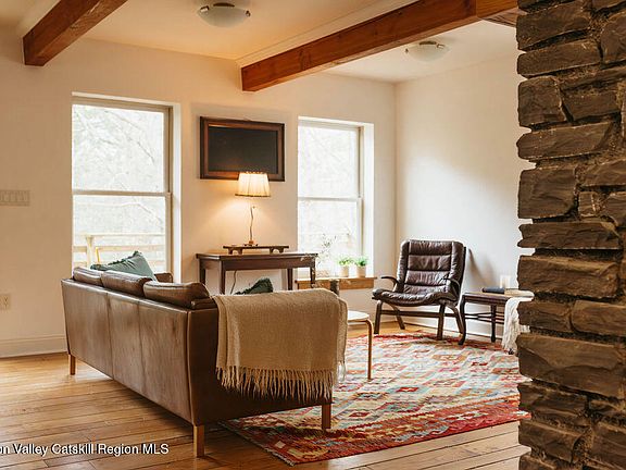 4th image of 40 Northwoods Road