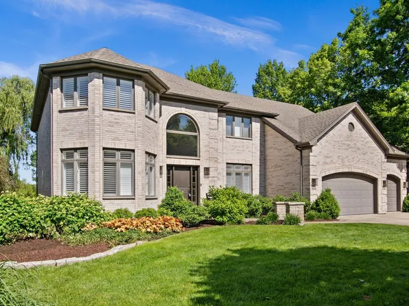 2703 Turnberry Rd, St Charles, IL 60174