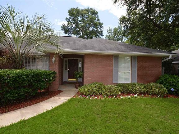3rd image of 3913 Holleyberry Ln