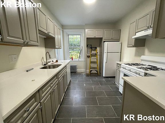 3rd image of 732 Washington St #1