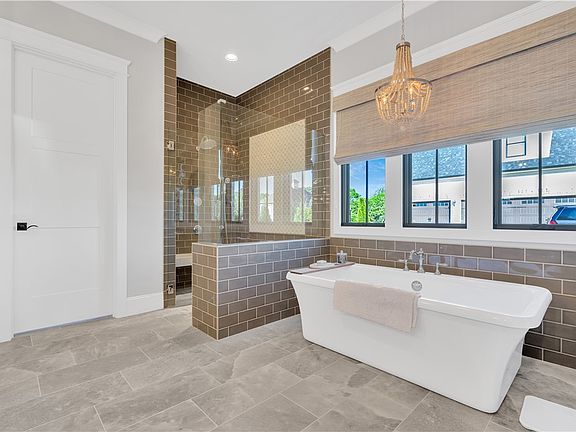 2nd image of 9 Vintage Oaks Way
