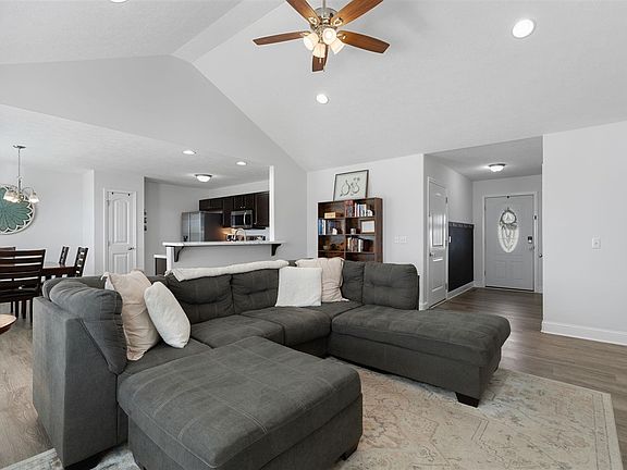 5th image of 408 Deluth Dr