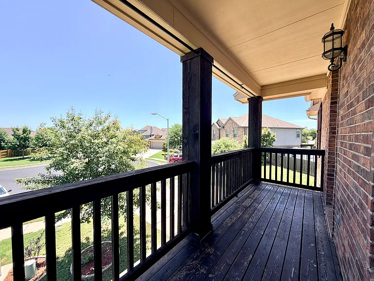 704 Gunning Cv — Photo 15