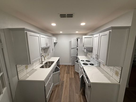 3rd image of 4806 Maplewood Ave #A
