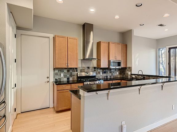 3rd image of 5005 Woodrow Ave