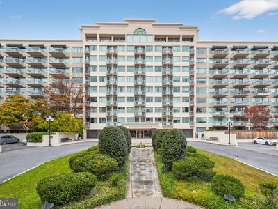 5450 Whitley Park Ter APT 311, Bethesda, MD, 20814