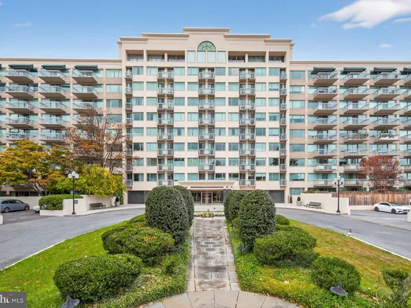 5450 Whitley Park Ter APT 311, Bethesda, MD 20814