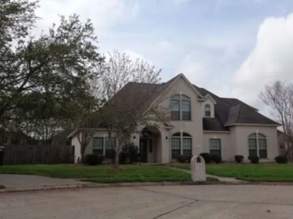 56 Lavender Ct, Lake Jackson, TX 77566