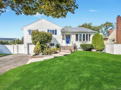2566 Hyacinth Street, Westbury, NY, 11590
